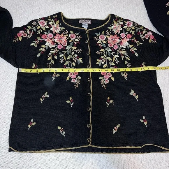 TIARA Women Floral Embroidered
Cardigan 14/16 Black Ramie Cotton
Cottagecore - Picture 9 of 10